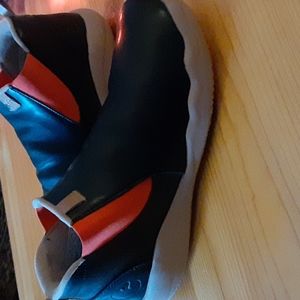 UIN Granada Split Black Leather Ankle Boots